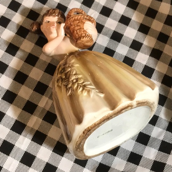 Enesco Vintage 7 inches full body young girl planter made of glass - Picture 5 of 6